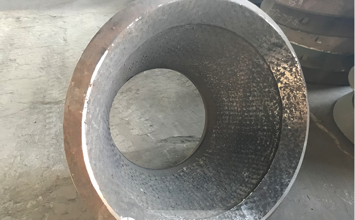 Cast-in-place cemented carbide rolling mortar wall and wear-resistant casting rolling mortar wall